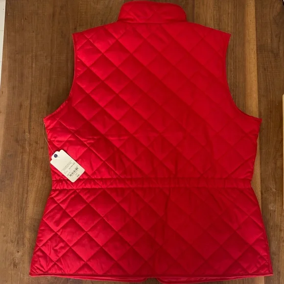 Vibrant St John’s Bay Red Quilted Vest with Gold Accents Large Tall NWT - Picture 3 of 6